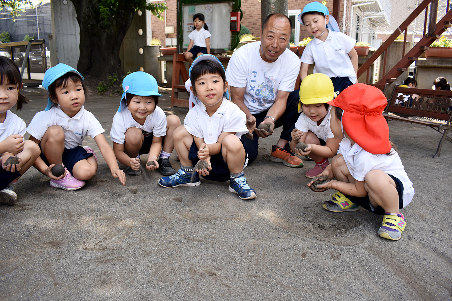 自由に伸び伸びと子どもが自発的に取り組める遊び中心の保育